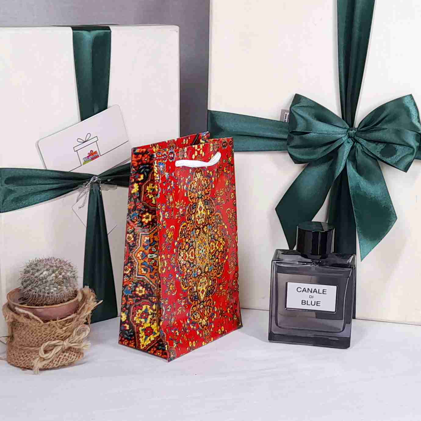 پاکت کادو با طرح نقش فرش قرمز طلایی (سری 15) - تصویر 2